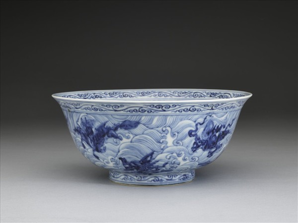 青花波濤海獸紋碗