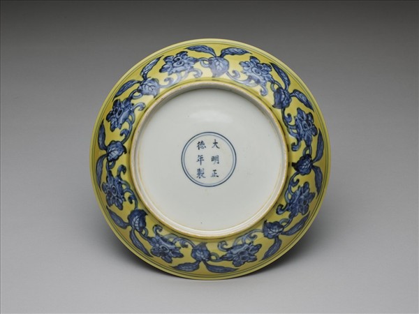 黃地青花花果盤
