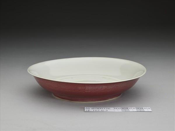 霽紅釉白裡盤