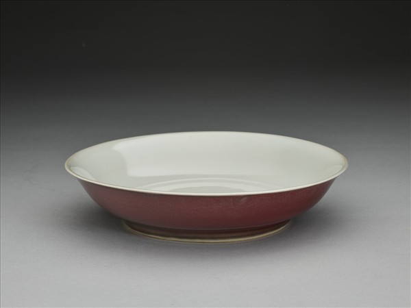 霽紅釉白裡盤