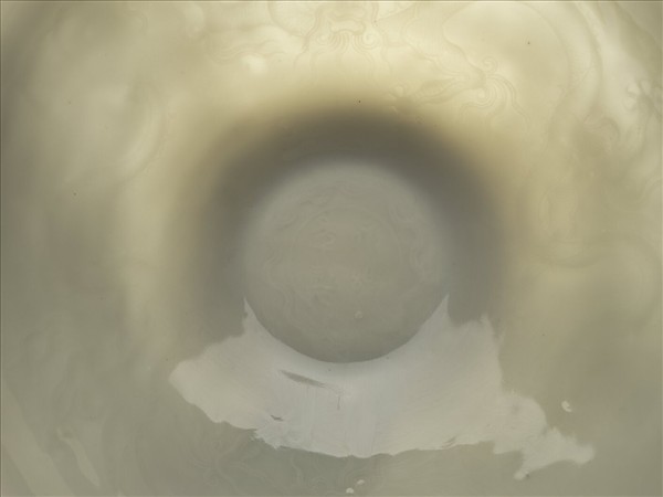 甜白釉暗花龍紋葵口碗