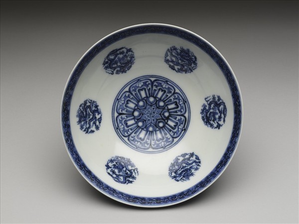 青花雲龍紋碗