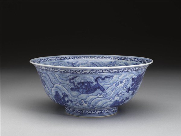青花波濤海獸紋碗