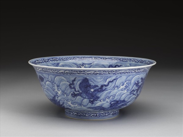 青花波濤海獸紋碗