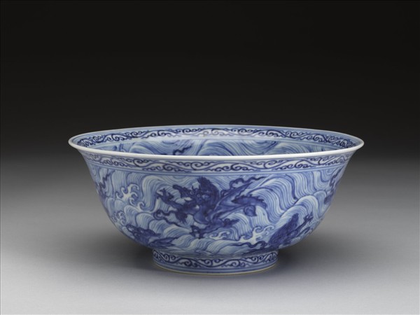 青花波濤海獸紋碗
