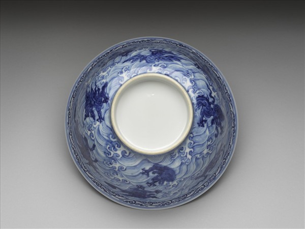 青花波濤海獸紋碗