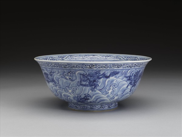 青花波濤海獸紋碗