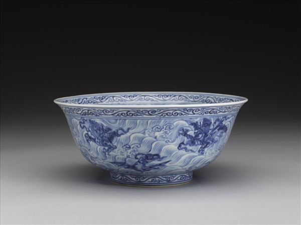青花波濤海獸紋碗