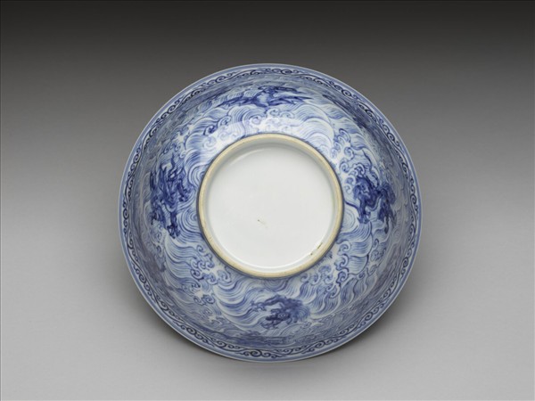 青花波濤海獸紋碗