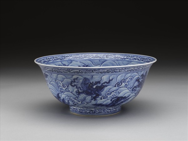 青花波濤海獸紋碗