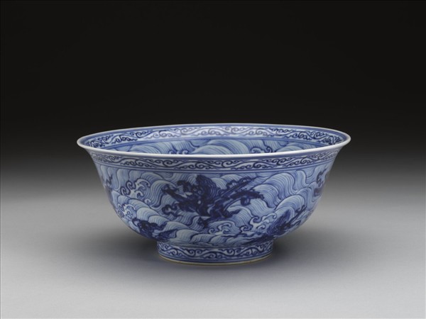 青花波濤海獸紋碗