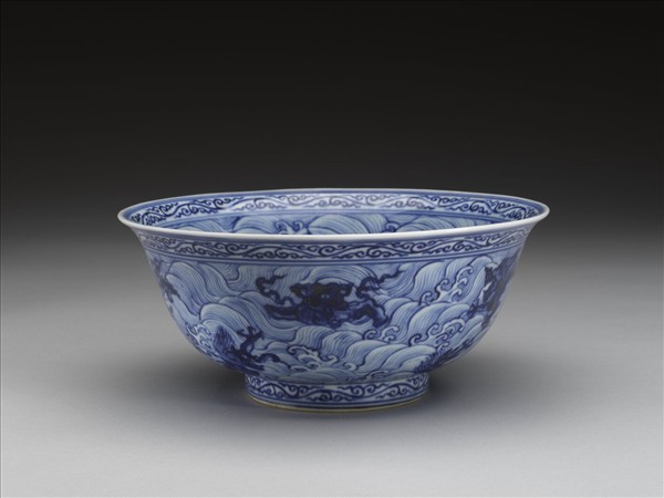 青花波濤海獸紋碗