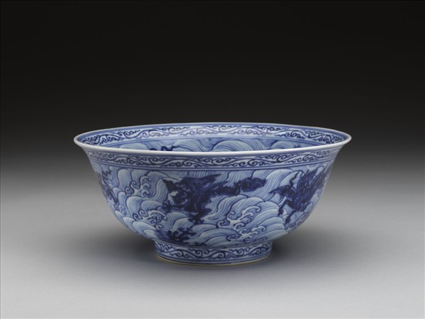 青花波濤海獸紋碗