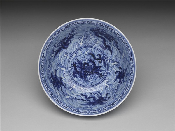 青花波濤海獸紋碗