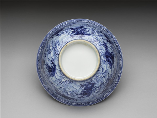 青花波濤海獸紋碗