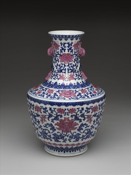 青花紫彩花卉紋雙耳瓶