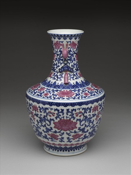 青花紫彩花卉紋雙耳瓶