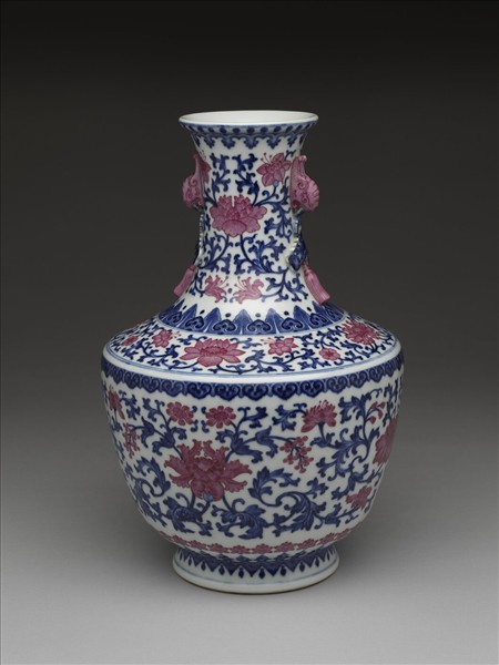 青花紫彩花卉紋雙耳瓶