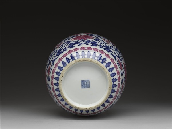 青花紫彩花卉紋雙耳瓶