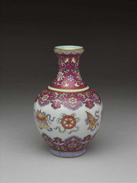 粉彩番蓮八寶紋瓶