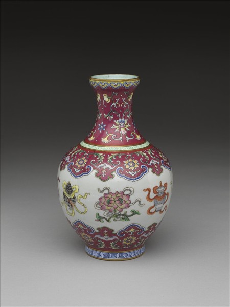 粉彩番蓮八寶紋瓶