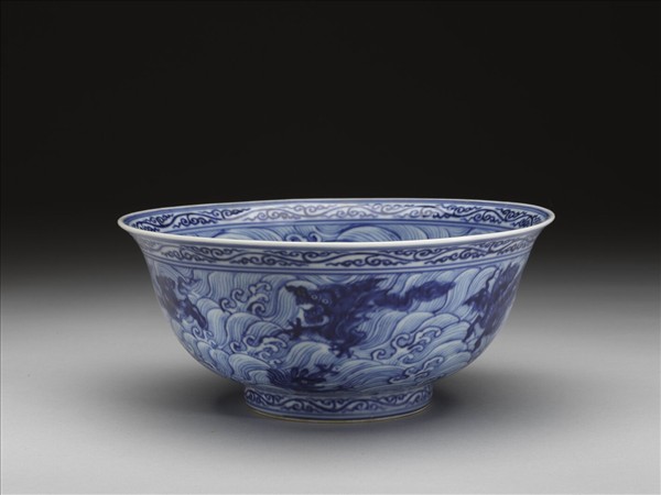 青花波濤海獸紋碗