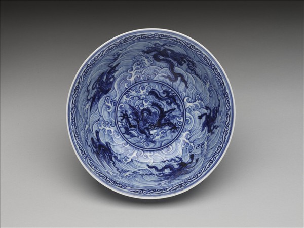 青花波濤海獸紋碗
