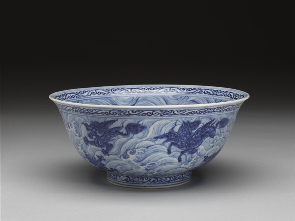 青花波濤海獸紋碗