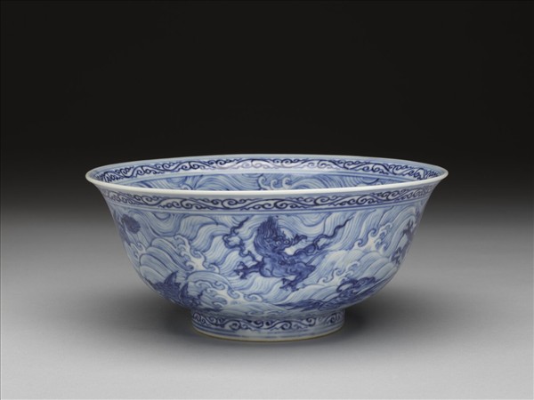 青花波濤海獸紋碗