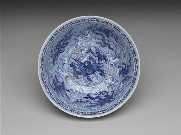青花波濤海獸紋碗