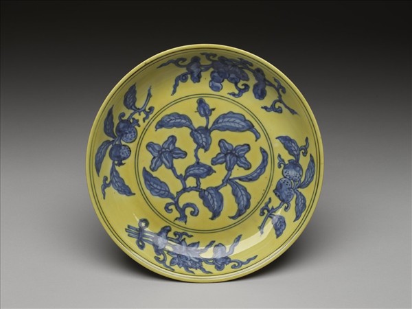 黃地青花花果紋盤