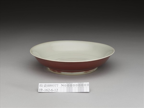霽紅釉白裡盤