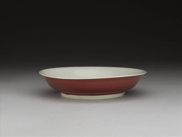 霽紅釉白裡盤