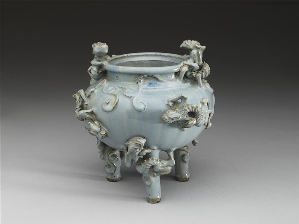 廣窯 灰青釉蟠螭三足爐
