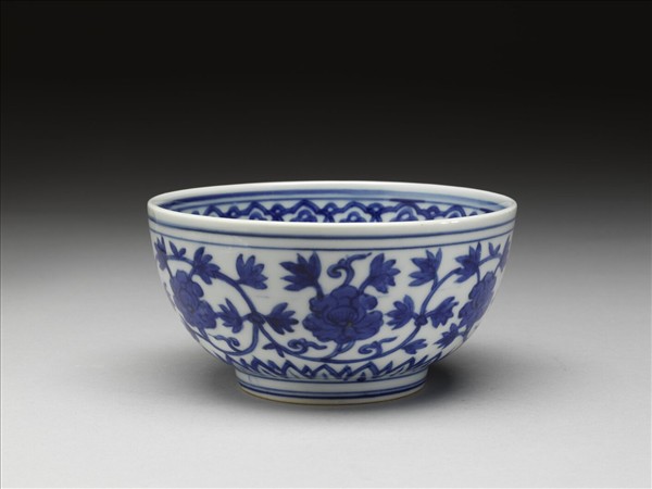 青花牡丹碗