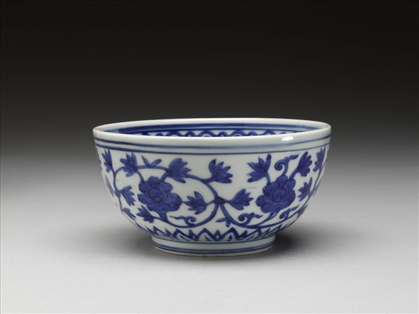 青花牡丹碗