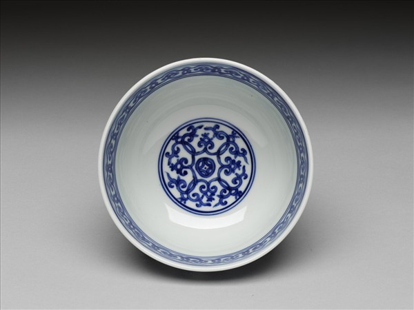 青花牡丹碗