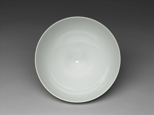 甜白釉蓮瓣紋蓮子碗