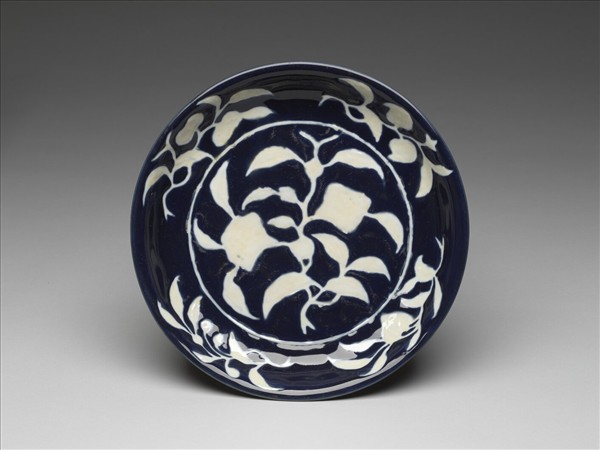 霽青白花果紋盤