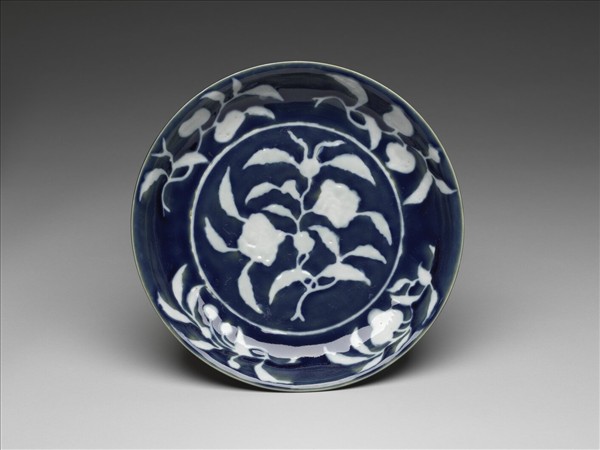 霽青白花果紋盤