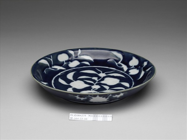 霽青白花果紋盤