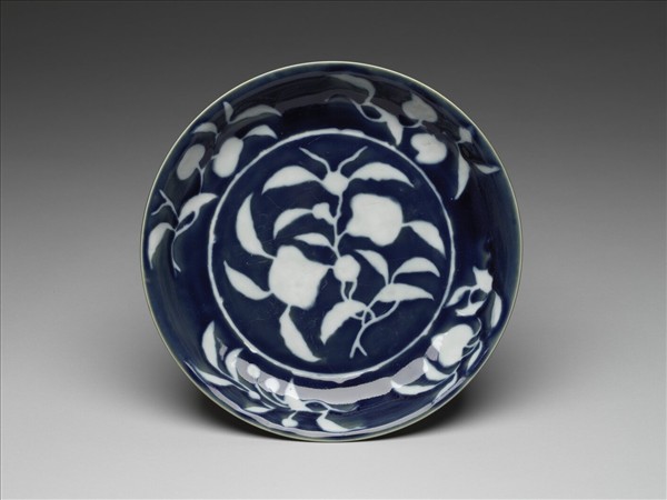 霽青白花果紋盤