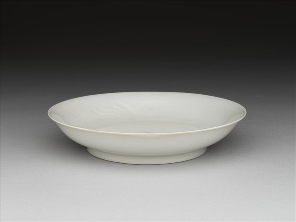 甜白半脫胎雲鳳紋盤