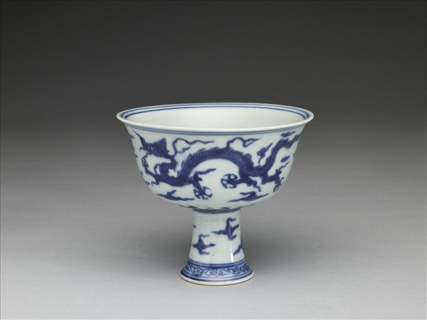 青花雲龍紋高足碗