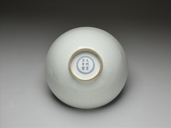 甜白釉蓮瓣紋蓮子碗