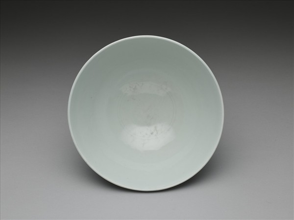 甜白釉蓮瓣紋蓮子碗