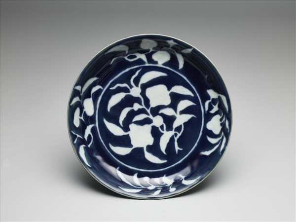 霽青白花果紋盤