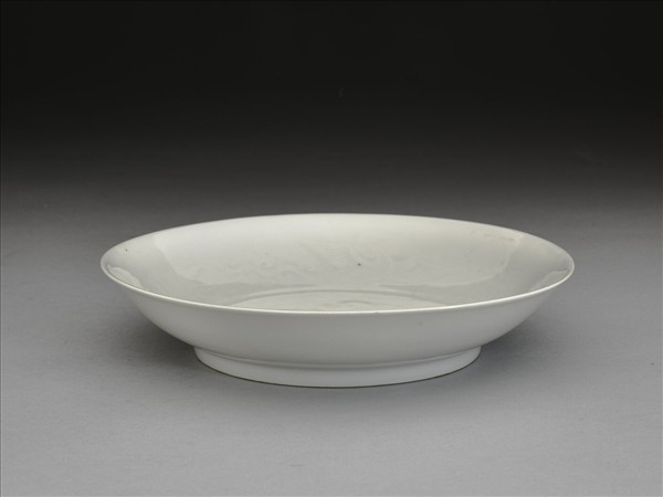 甜白半脫胎雲鳳紋盤