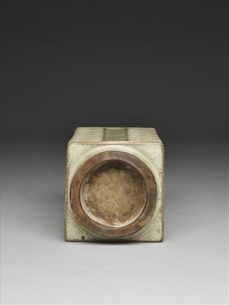 廣窯 月白釉琮式瓶