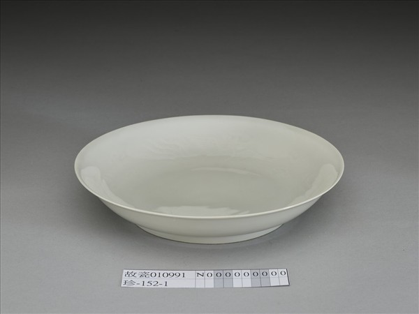 甜白半脫胎雲鳳紋盤